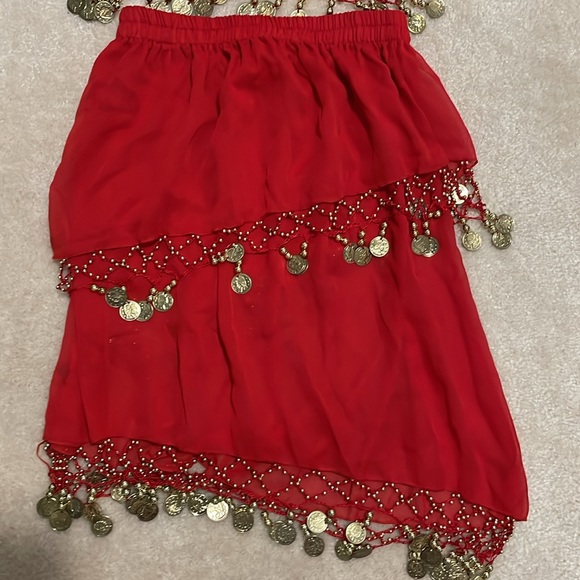 Belly dancing costume belah in red with gold accents - Picture 4 of 9